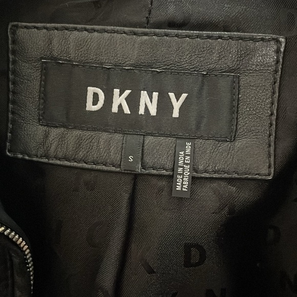 Black leather jacket, size small - Picture 2 of 3